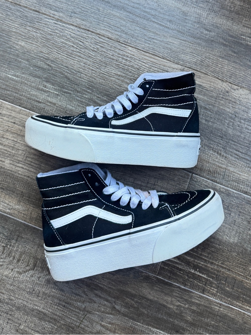 Vans Sk8-Hi Platform Black Sneakers White Side Stripe women’s 6.5
#skateboarding
